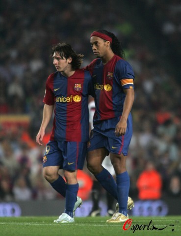 加强侧翼突 加强侧翼突