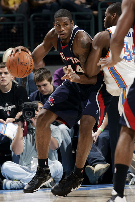 两球完胜越 两球完胜越