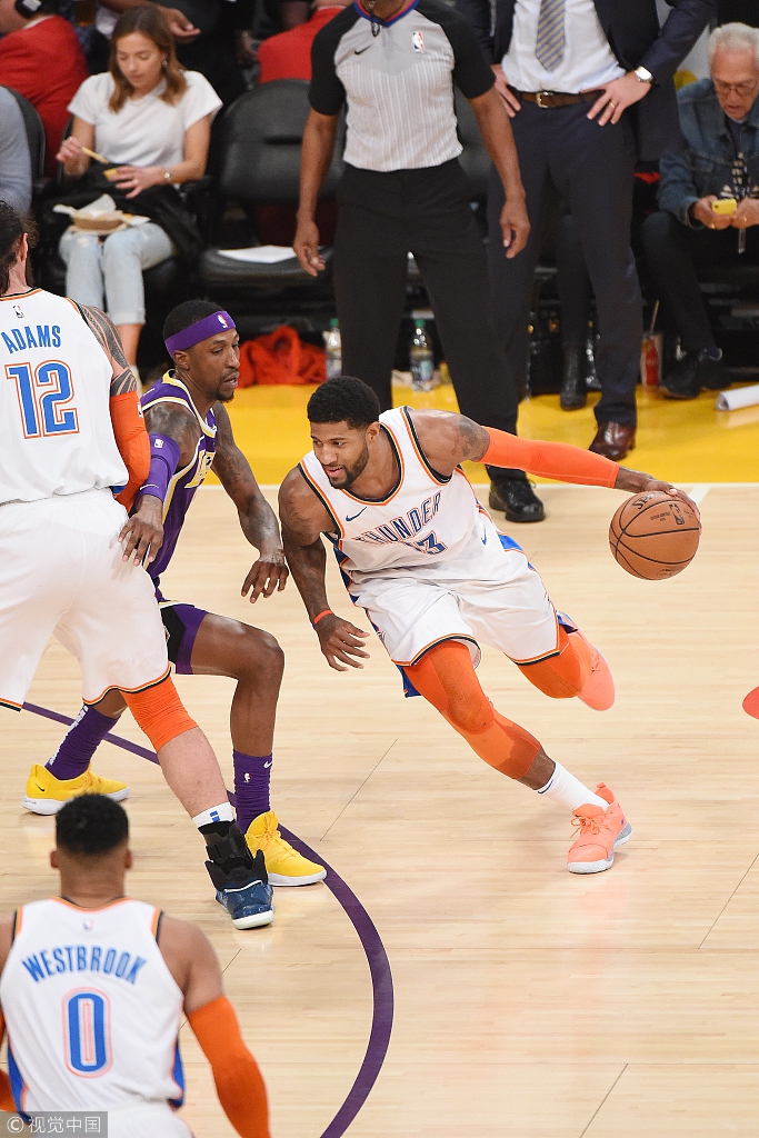 塑辉煌的首 塑辉煌的首