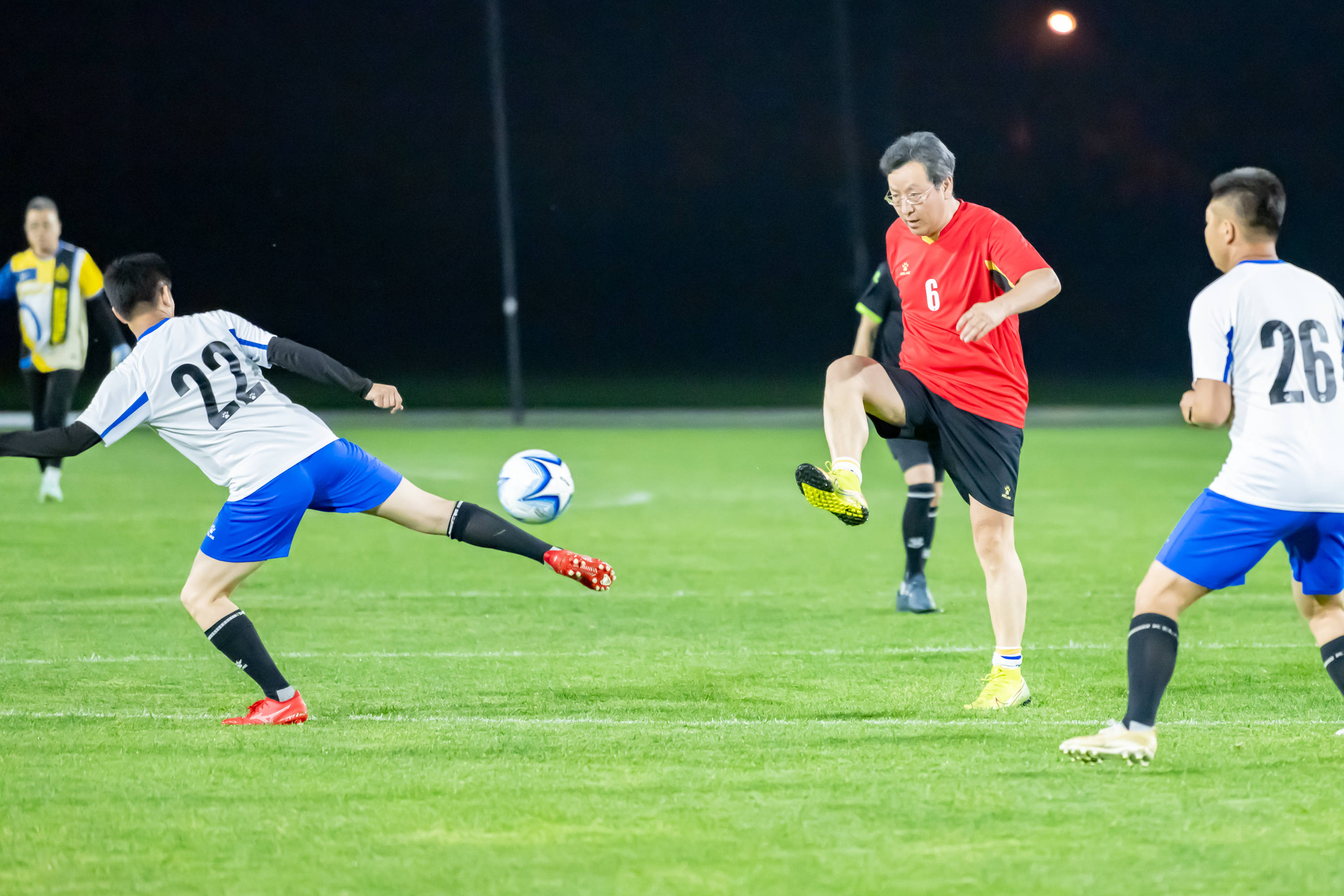 他并不完全 他并不完全